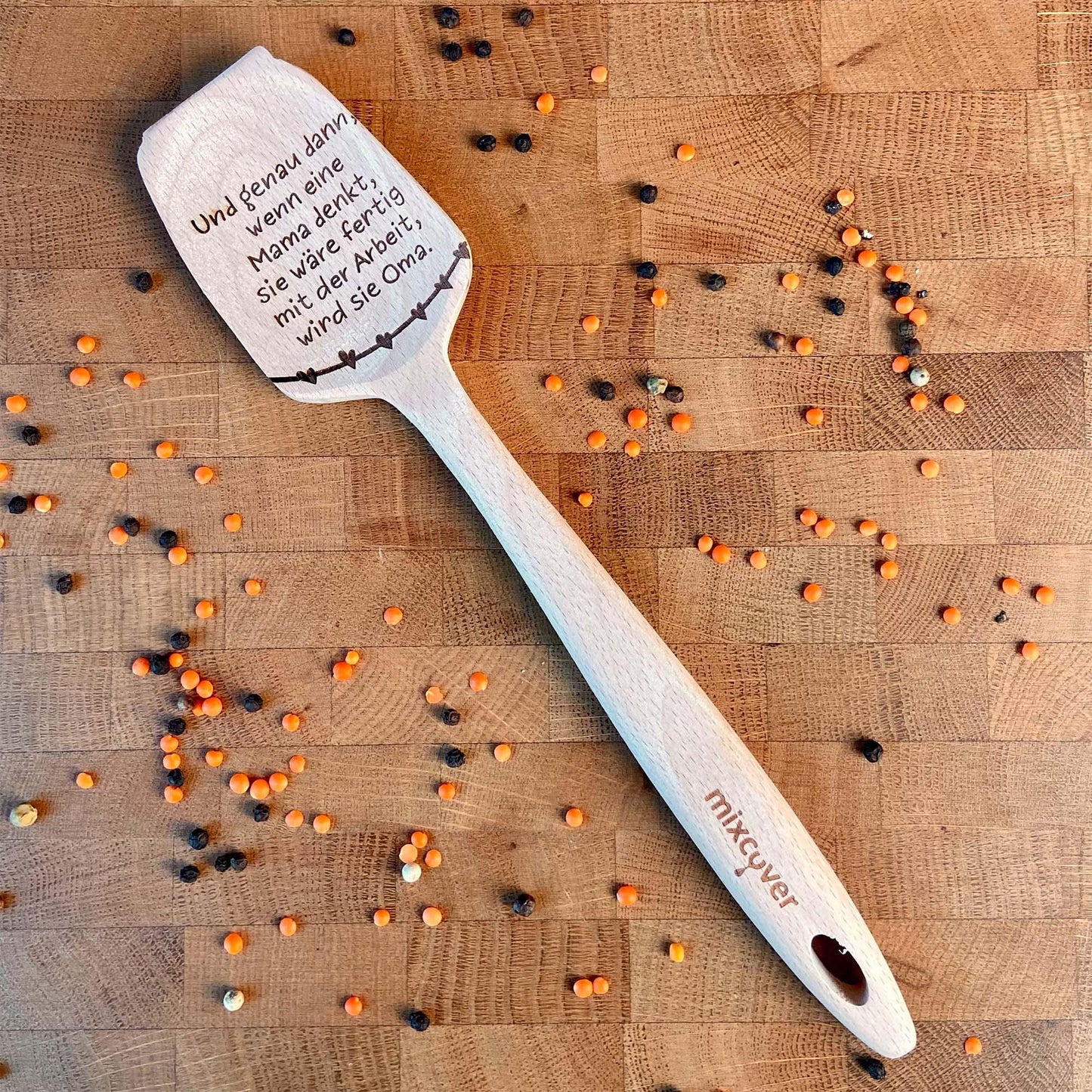 mixcover Espátula de Madera Sostenible para Thermomix TM6 TM5 TM31 Espátula Giratoria con Grabado - Estilo: Y justo entonces cuando una mamá cree que ha terminado con el trabajo se convierte en abuela